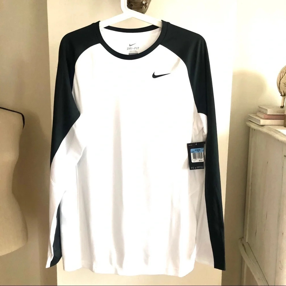 NWT Nike Dry - Fit long sleeve tee. Size M
